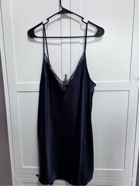 Victoria's Secret's classic V-neck satin slip chemise With Lace Trim XL Navy